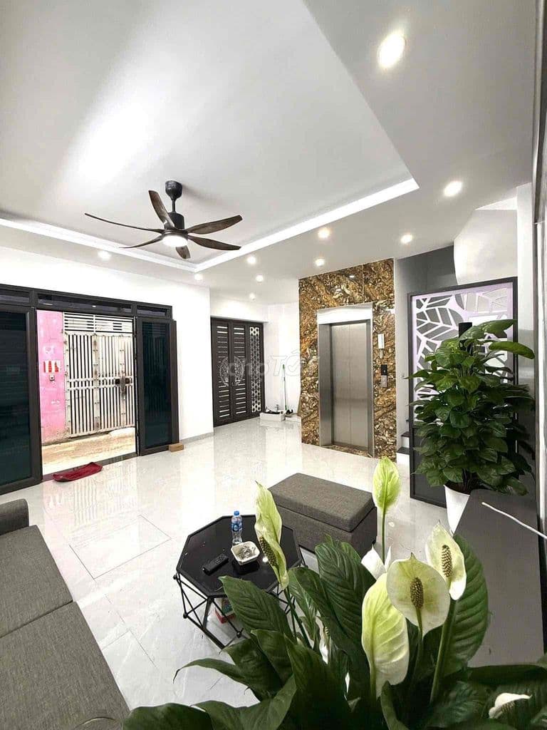 Gần ô tô tránh Trương Định, lô góc, ngõ nông, Thang Máy 47m*5T, giá 9,