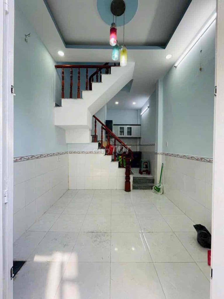 Nhà mặt tiền buôn bán