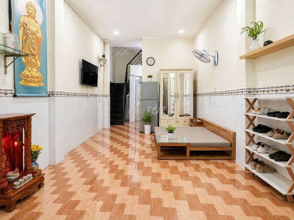 Giá cực TỐT sau lưng căn mặt tiền Bùi Đình Túy gấp bán 30m2_4T sân T - Ảnh 2