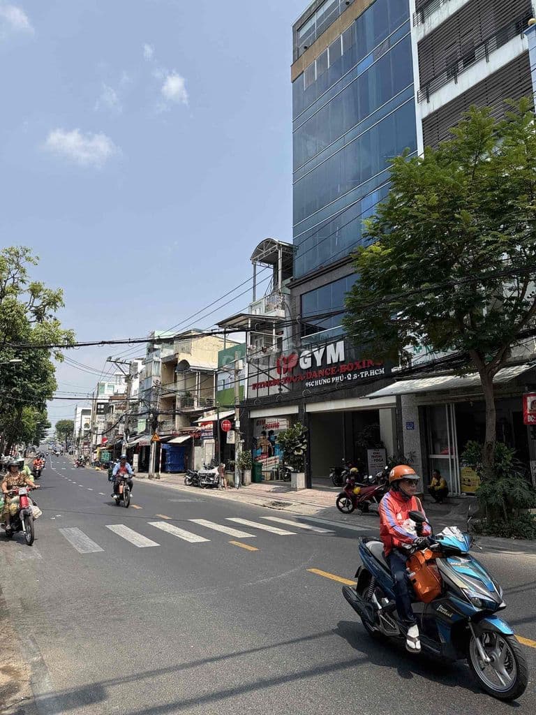 Bán nhà mặt tiền đường Hưng Phú Quận 8, 75m2, 3 tầng.