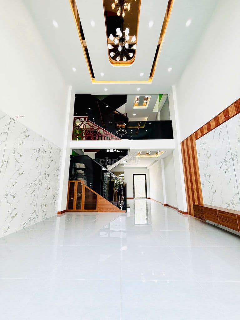 Nhà Mới 3 Tầng Lung Linh, 5 x 20, Ô Tô Vào Nhà, Chợ Gấu, Giáp Quận 12.