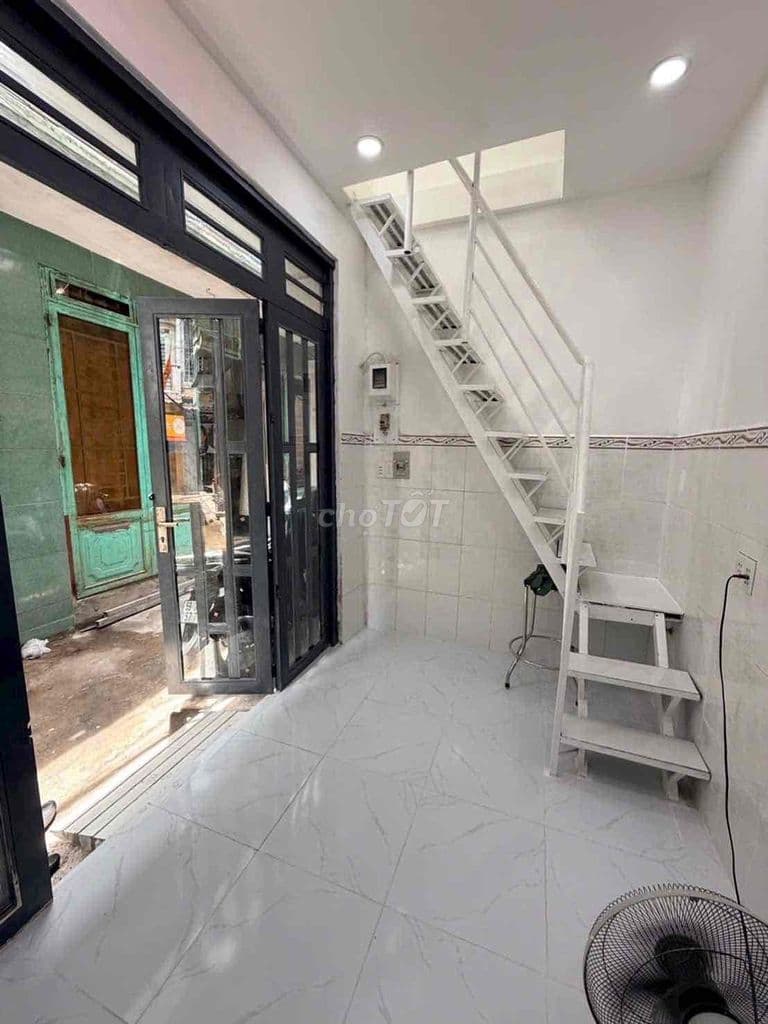 🏡 Trệt - 2 Lầu - Sổ Hồng Riêng - NGAY NHÀ THỜ XÓM THUỐC - Ảnh 3