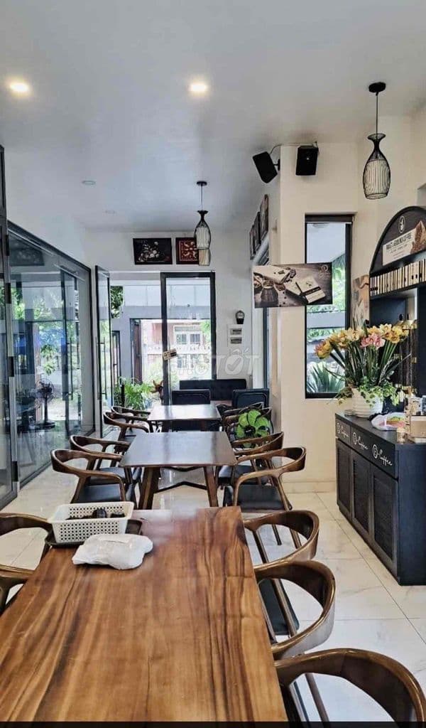 Biệt thự góc 2 mặt tiền, đang cho thuê 35 triệu, 10x18m.