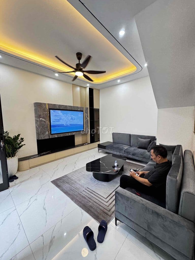 NHÀ NGỌC THỤY – LONG BIÊN – 45M – THANG MÁY – FULL NỘI THẤT – GIÁ 9 TỶ