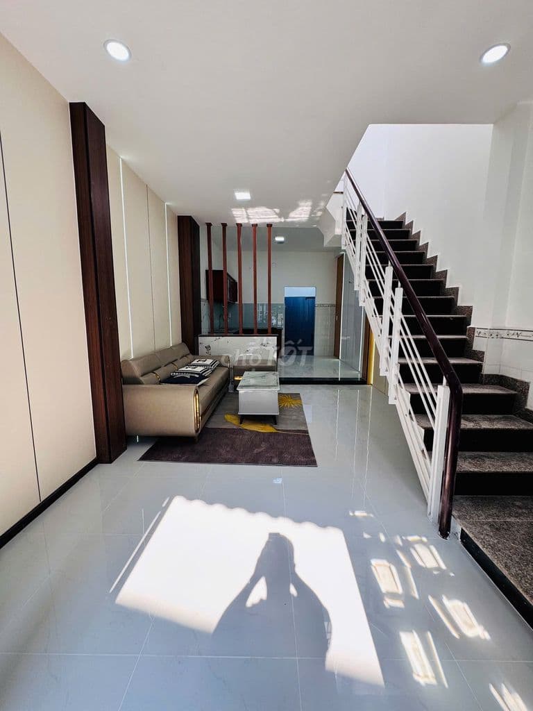 Nhà nguyên căn hẻm xe hơi 1 trệt 1 lầu dt 3.9*11 tại Hà Huy Giáp, Q12