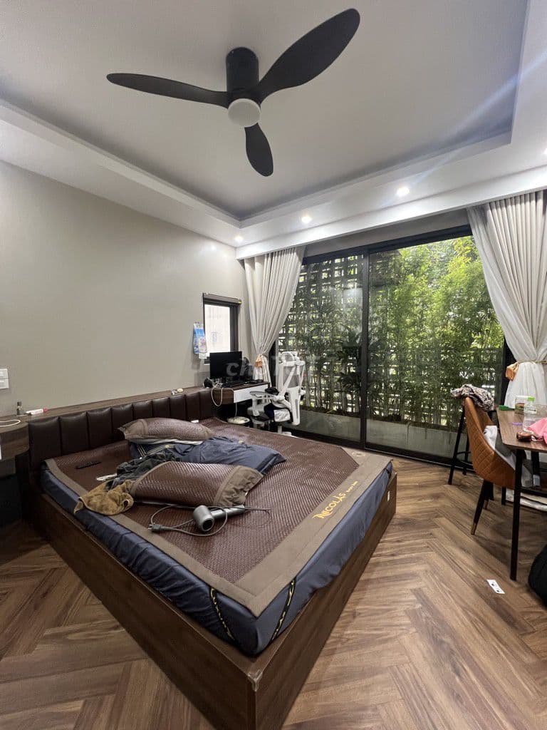 Nhà phố Gia Quất hơn 40m2- 5T- 9 tỷ nhỉnh, ô tô, gần bigc Long Biên
