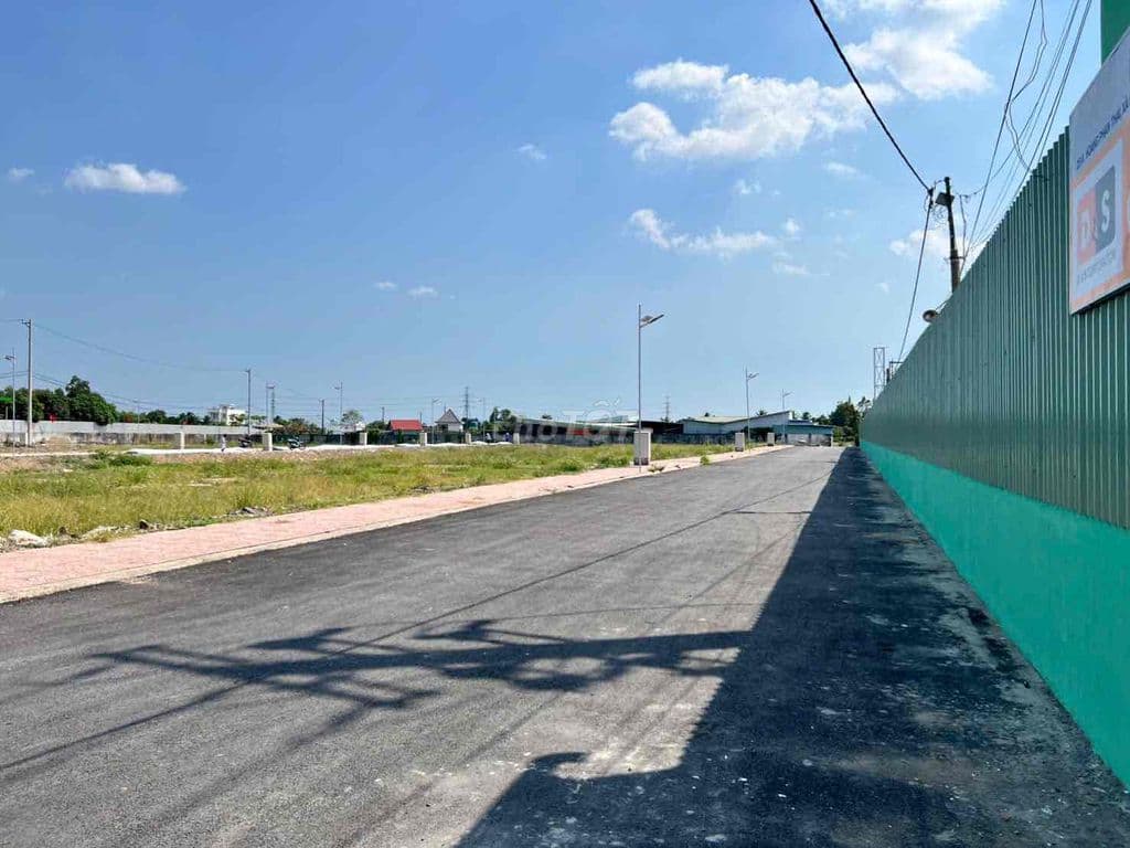 đất mặt tiền Hoàng phanThái