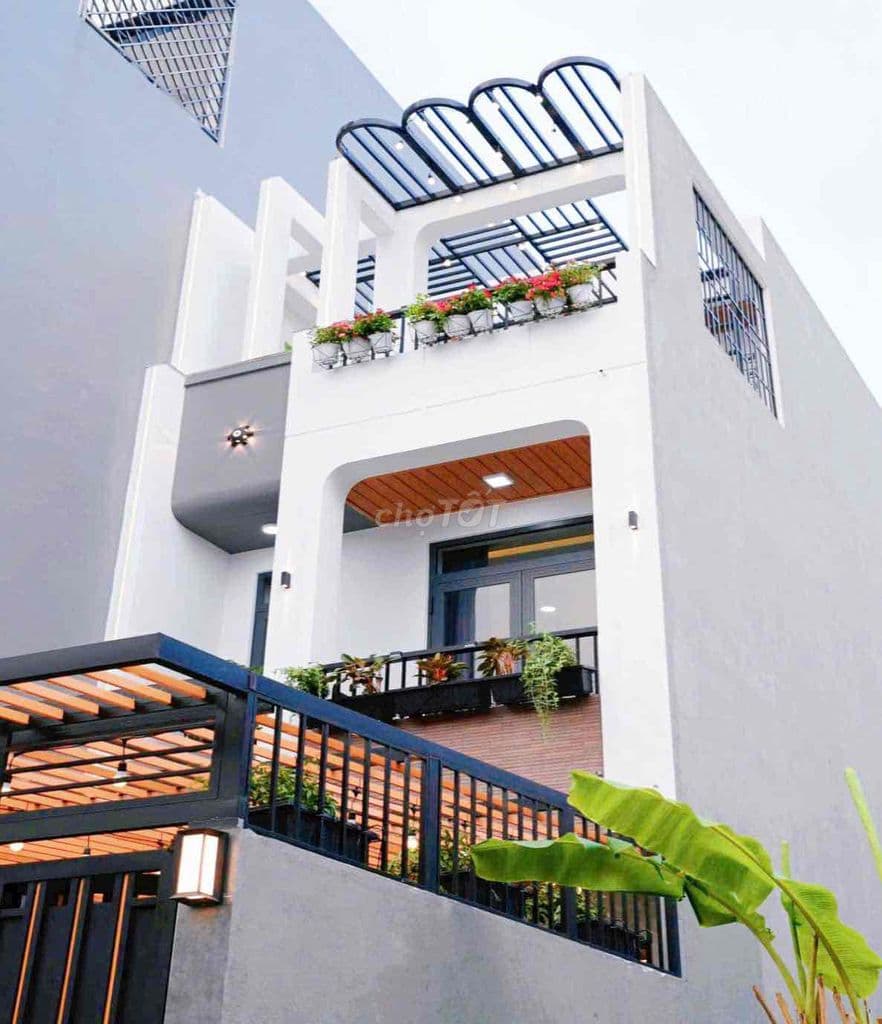 Bán nhà xây mới diện tích hơn 80m2 - HXH thông giảm sâu còn 6T9