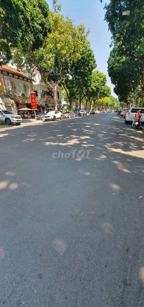 mặt phố Trần Hưng Đạo Hoàn Kiếm 330 Tỷ 380m2 mặt tiền 9,2m