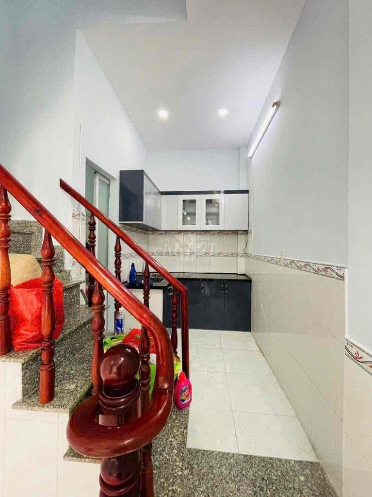 Nhà mặt tiền buôn bán - Ảnh 2