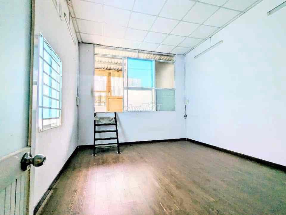 nhà 2 tầng diện tích đẹp hẻm xe hơi Lạc Long Quân - Ảnh 3