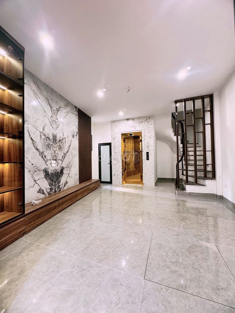 Lò đúc - Trần khát chân 5 tầng xây mới 42m2