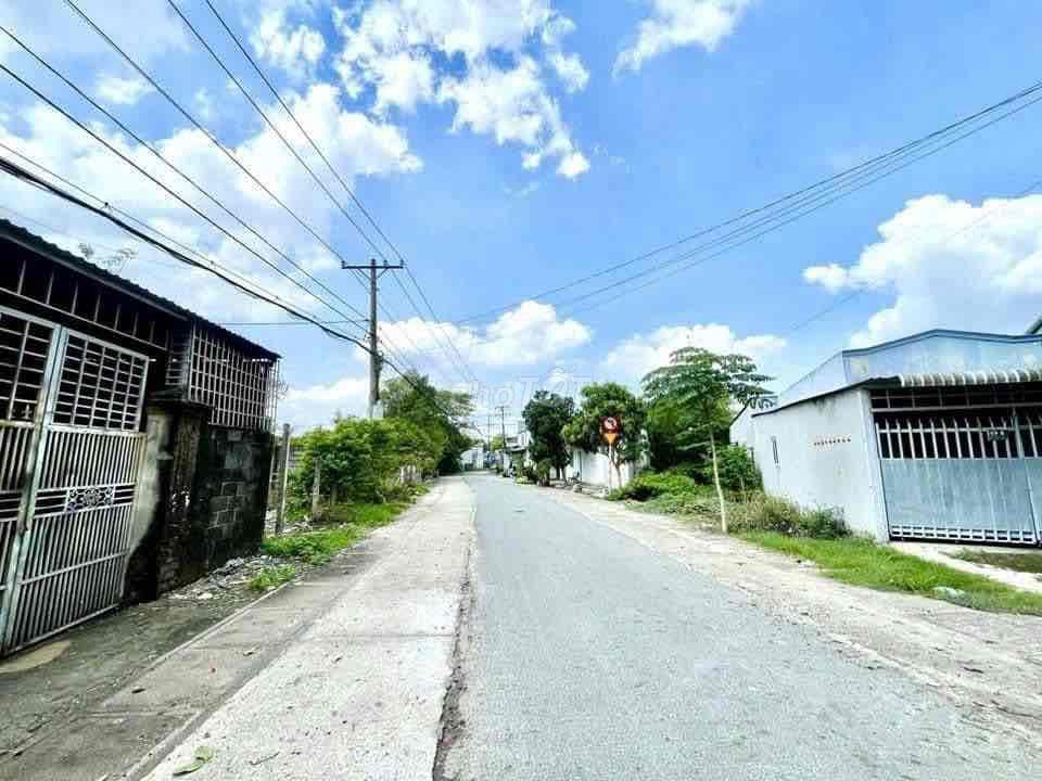 Mặt tiền đường nhựa, full thổ - Ảnh 2