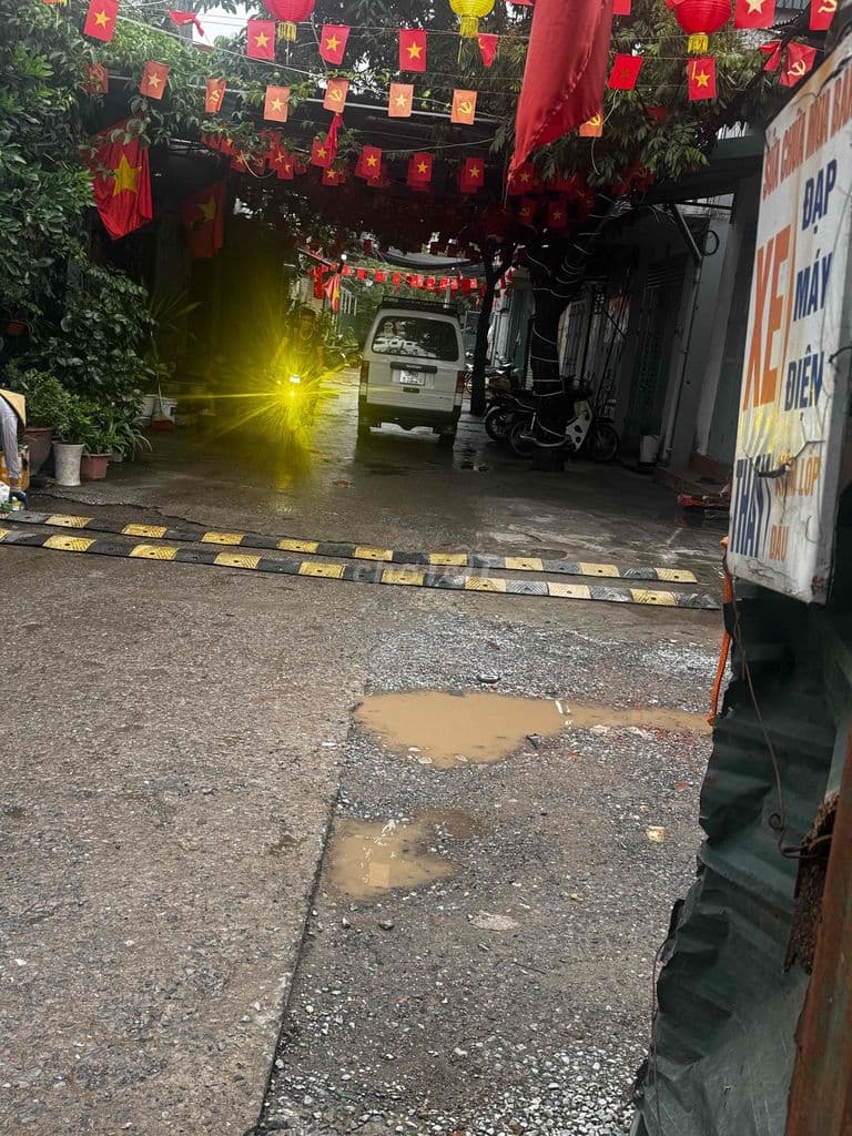 NHỈNH 2TỶ CÓ NHÀ MỚI DÂN XÂY -GẦN PHỐ -Ô TÔ QUA NHÀ
