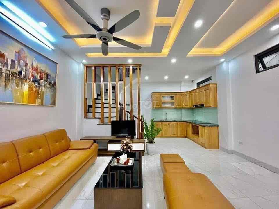 Nhà Pháo Đài Láng, Thoáng Sáng, Ô tô, Ra Phố 50m, Thông, Đủ Đồ, Ở Luôn