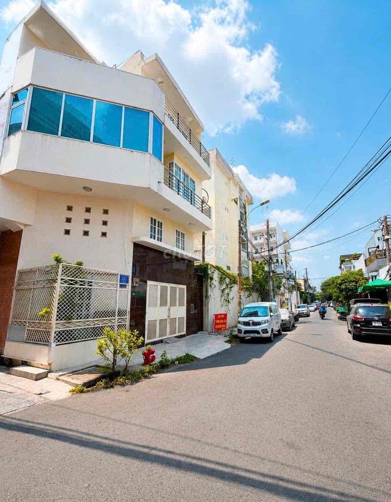 MUA ĐẤT TẶNG NHÀ. HẺM 10m, HIẾM,RẺ,Gần vòng xoay đầm sen