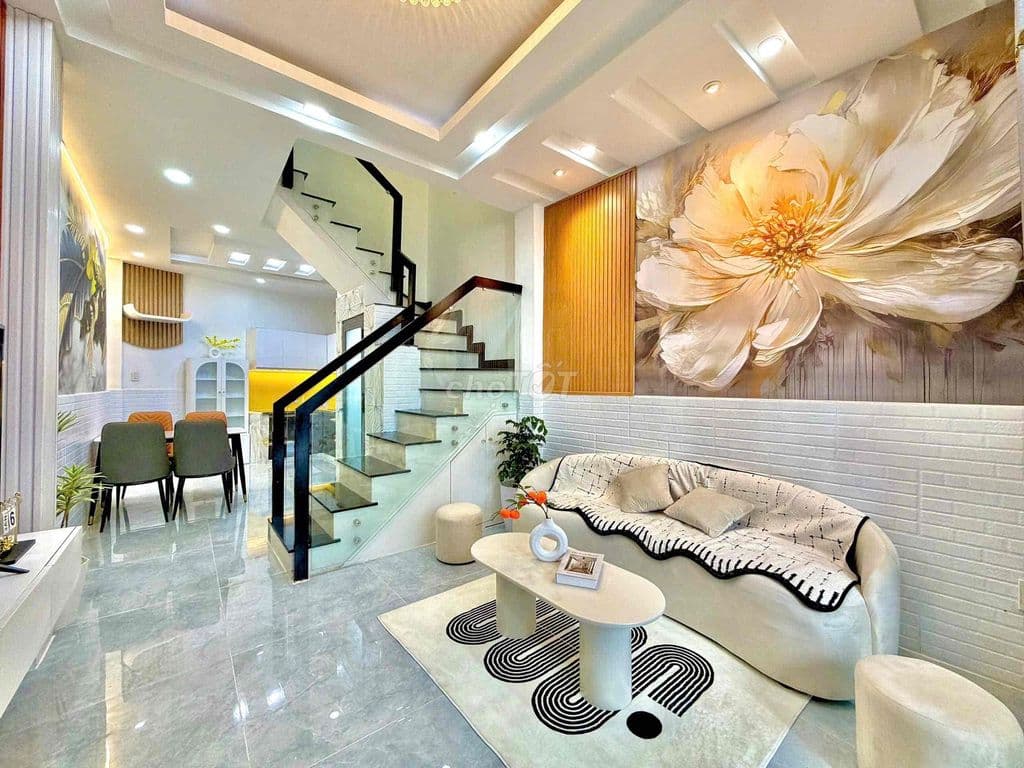 NHÀ 4 TẦNG (1 TRỆT 3 LẦU) MỚI FULL NỘI THẤT