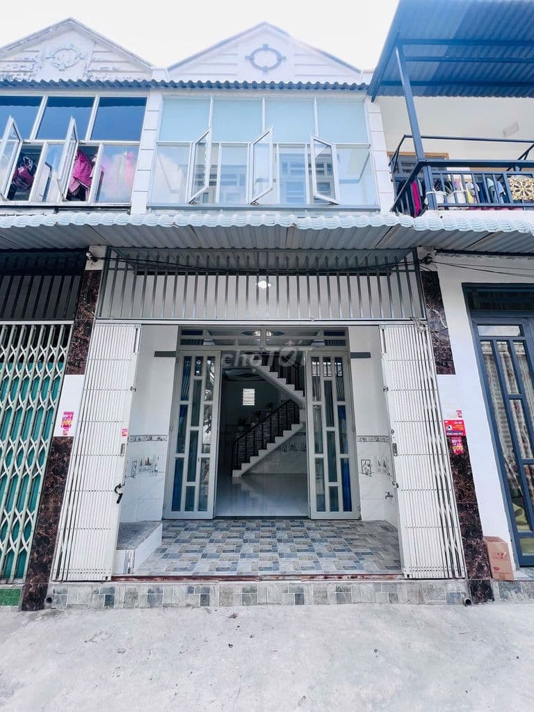 CHÍNH CHỦ GỬI EM THÍA NHÀ SHR 735 TRIỆU - 1 TRỆT 1 LẦU 2PN 2WC