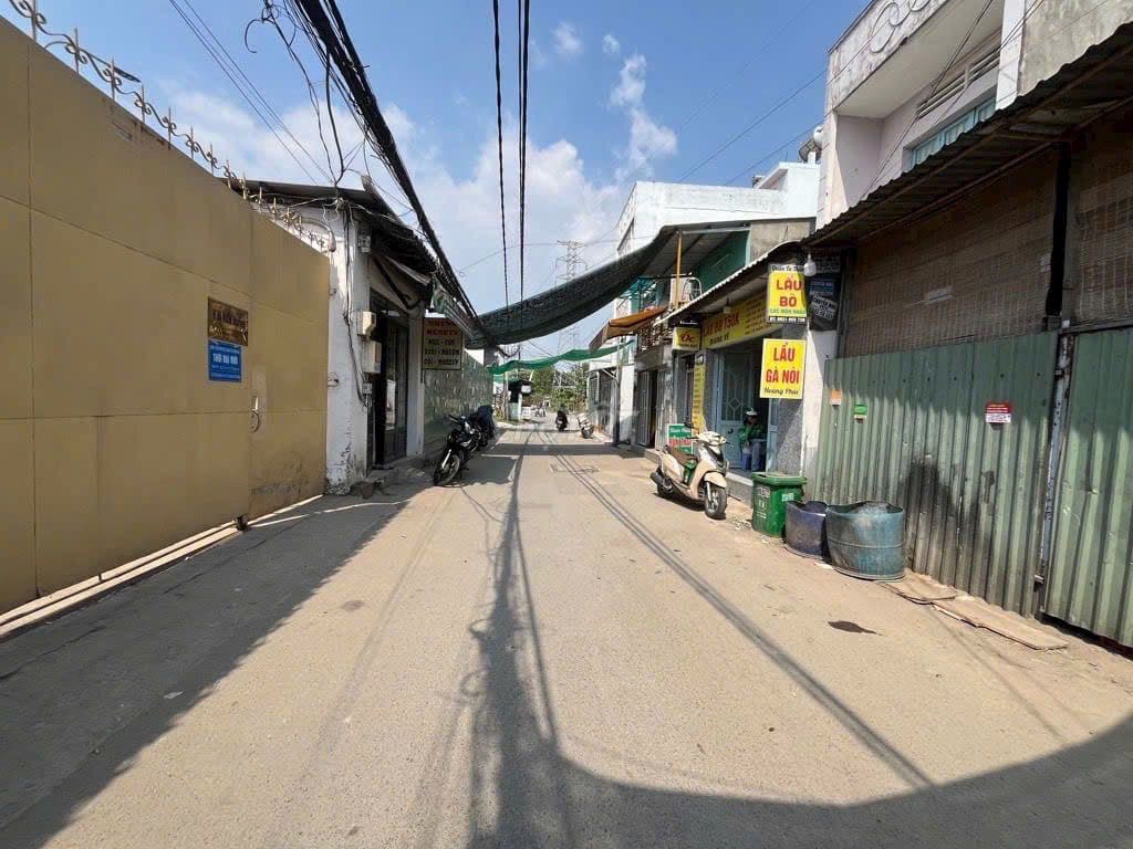 Thổ cư hẻm xe tải 6m ngay chợ Phú Thuận; 75m2 (ngang 5,5m) cách PMH 3'
