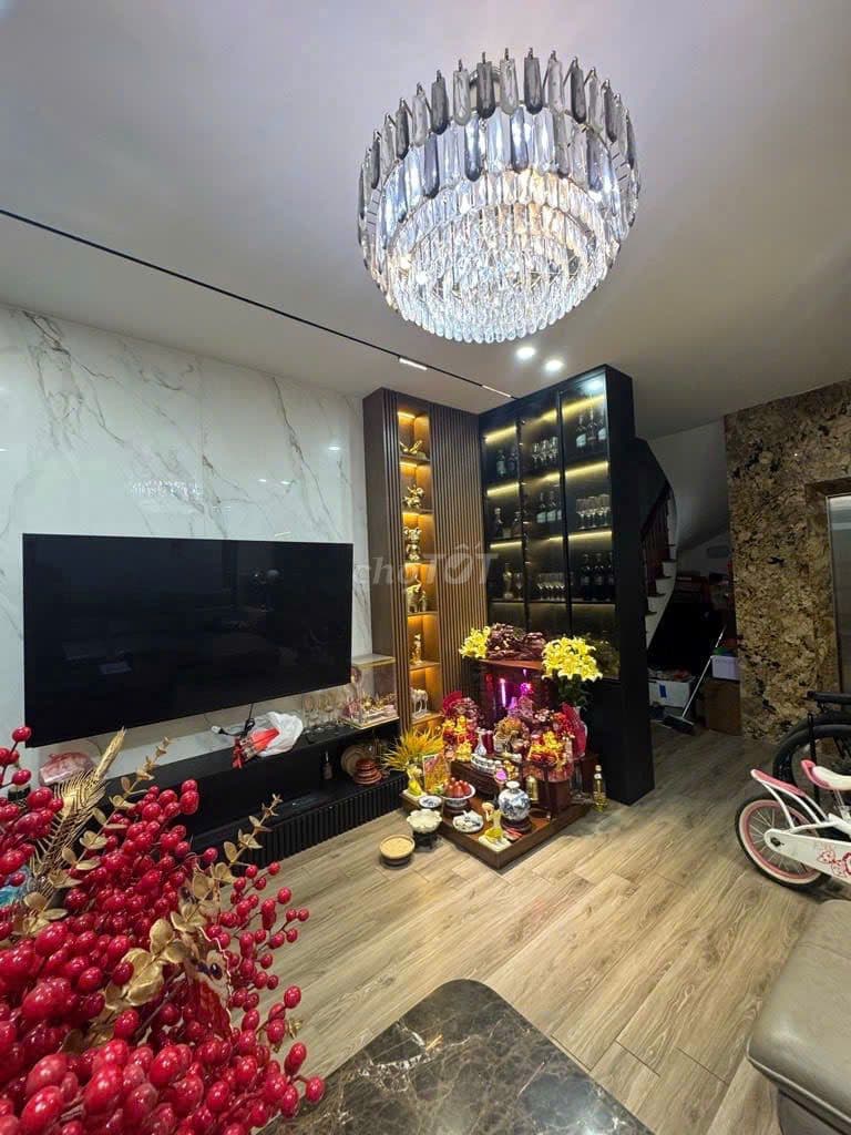 BÁN NHÀ ĐẸP TRUNG TÂM CẦU GIẤY – THANG MÁY - 42M2 - GIÁ 11,2 TỶ