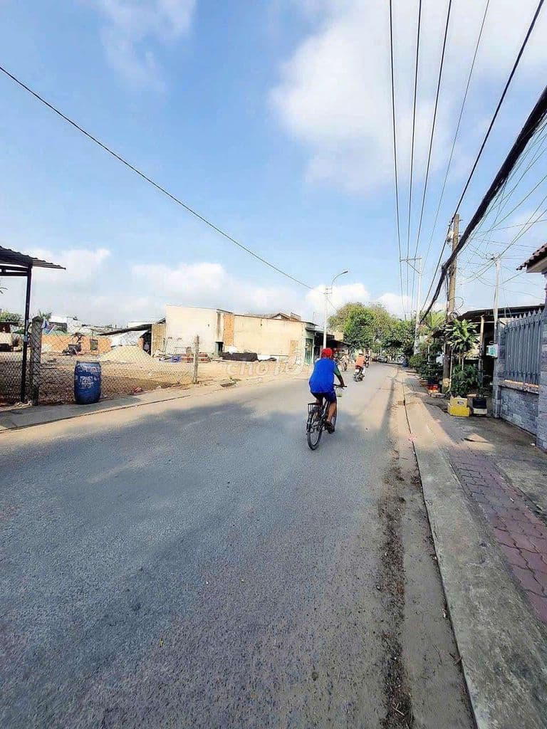 Cần Bán đất mặt tiền kinh doanh buôn bán. dt: 5x36m.