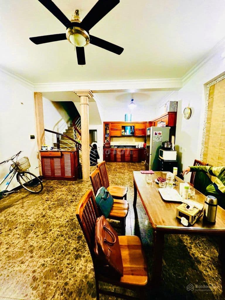 Hiếm!Ngõ 34 Hoàng Cầu phân lô, ba gác thông hồ,10m ô tô ,5m KD,43m2x5T