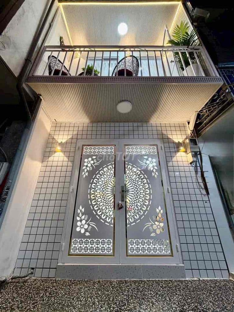 CÁCH CẦU QUẬN 7 CHỈ 300M NHÀ MỚI 3X7M 1 LẦU 2PN BỰ