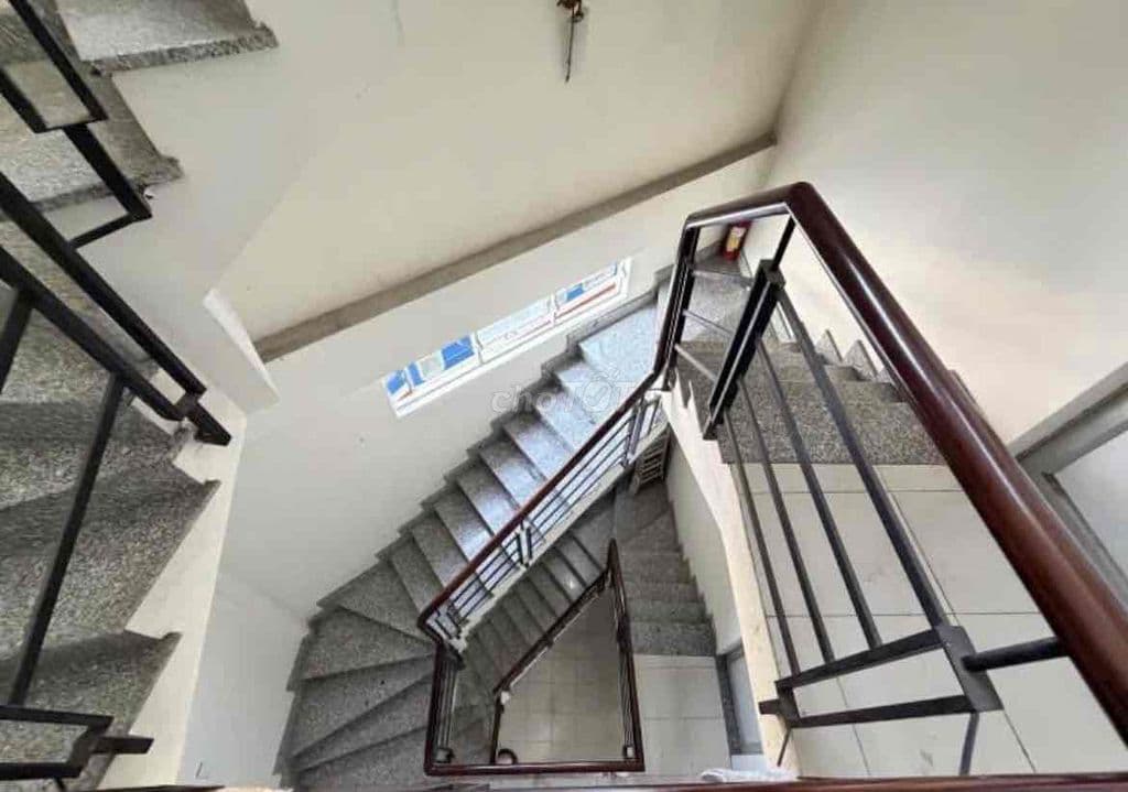 Góc 2 Mặt Tiền Sư Vạn Hạnh Q 10, ngang 3,9x12m 4 tầng nhà còn mới đẹp - Ảnh 2