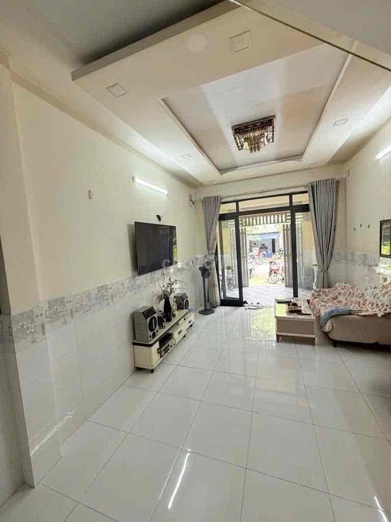 Bán nhà 3 tầng mặt tiền đường song hành tiện kinh doanh mua bán