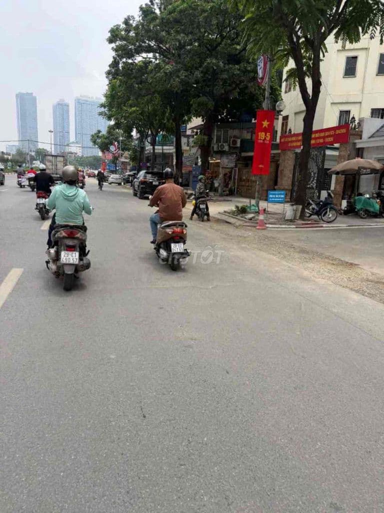 ĐẤT MẶT ĐƯỜNG KINH DOANH , SÁT VÀNH ĐAI 3.5 , 80m2 MT5.8 vuông đẹp