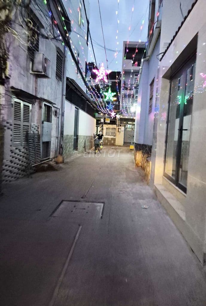 Bán gấp nhà 4 tầng BTCT sát vách Quận 1, nhỉnh 6t Phường 3 Bình Thạnh