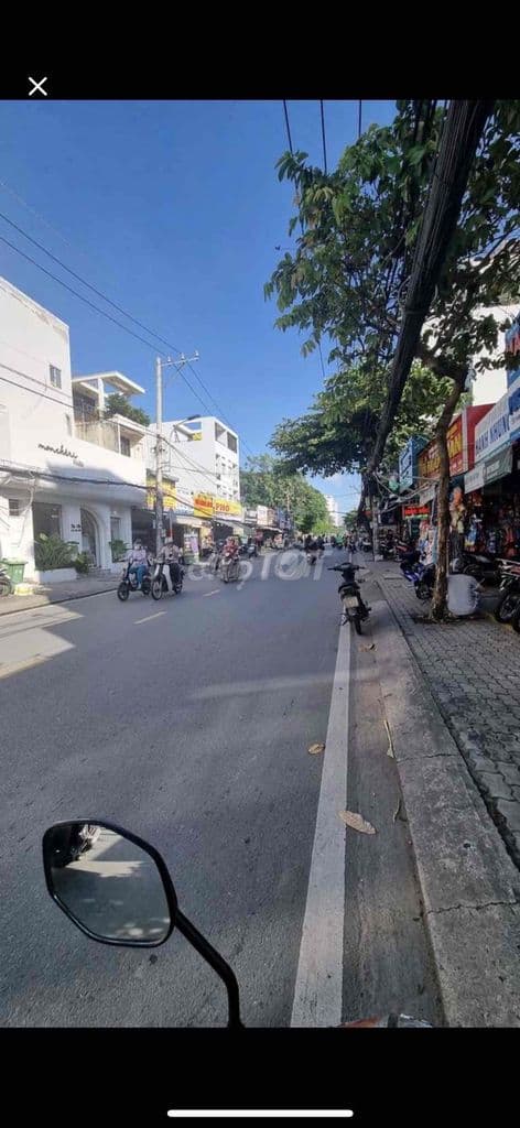 bán nhà MT Lê Văn Lương ngay 3 trường đại học. dt 5m x 27m giá 20,5tỷ