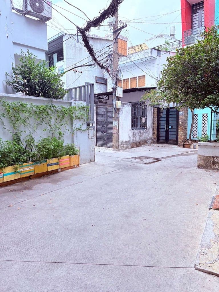 bán nhà lê quang định gần phạm văn đồng