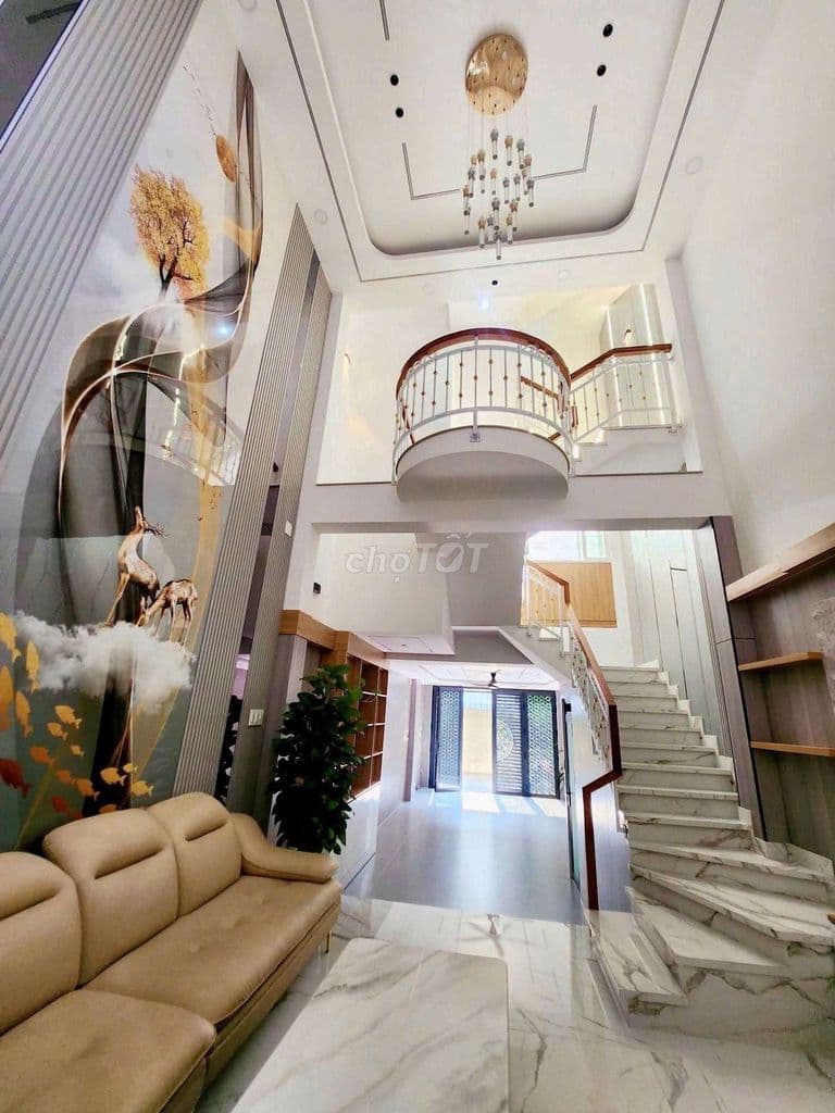 Nhà 5 Tầng Thiết Kế Mới - Xe Hơi Thông