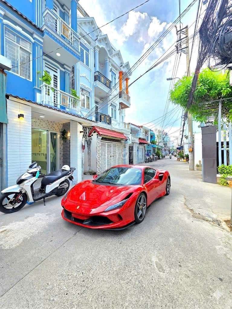 nhà mặt tiền 10 m gần quận 7