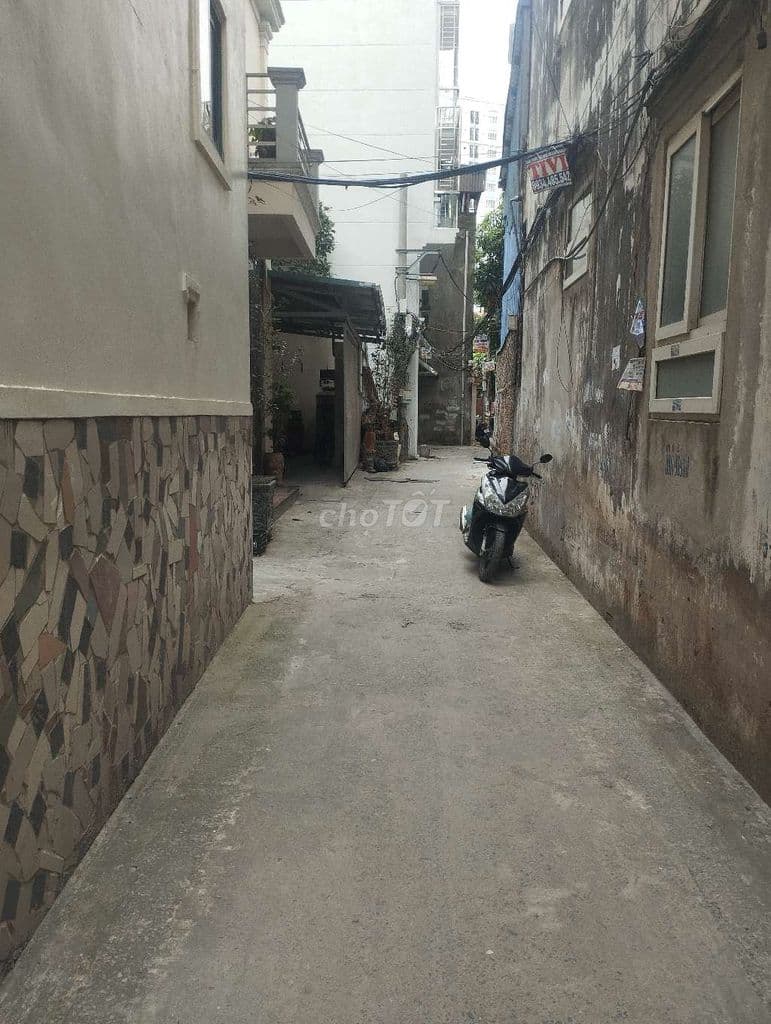 🏡🏡 SIÊU PHẨM THẠCH BÀN 36M2- NẰM SAU LƯNG PHỐ- GIÁ SIÊU RẺ - Ảnh 2