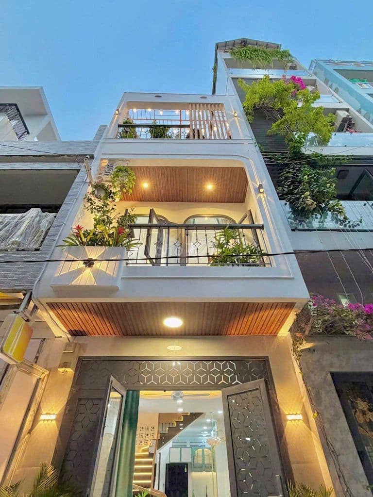 Nhà mới hẽm 6m ngay Bình Trị Đông, 40m2, 3 tầng, 3 PN 3 WC, kế bên chợ