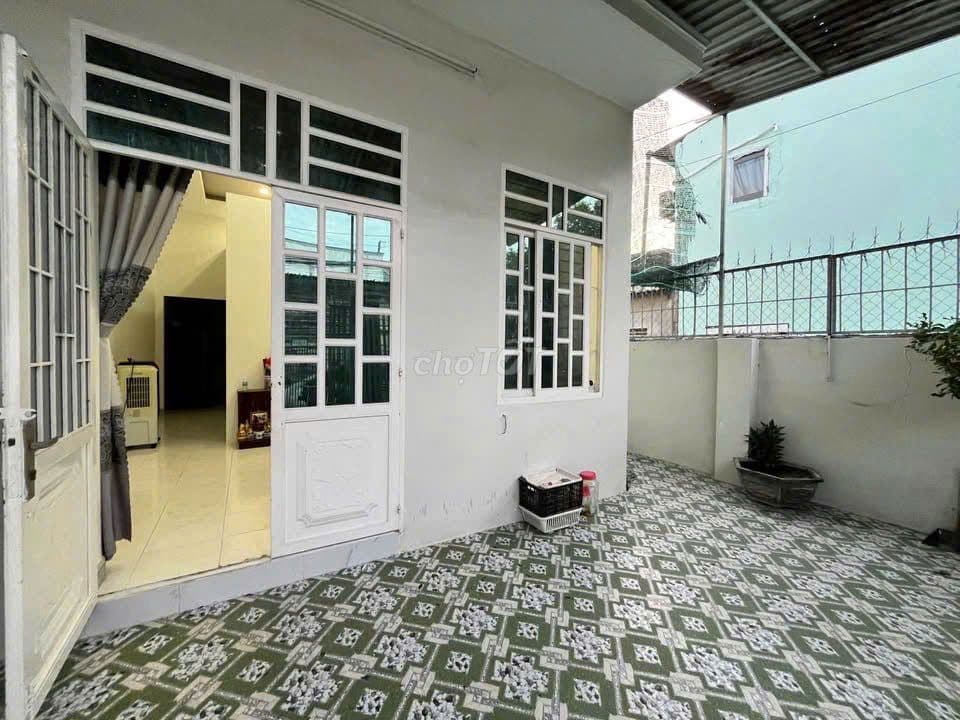 Bán gấp căn nhà 56m2 tại Thới Tam Thôn Hóc Môn 700 triệu Sổ Riêng
