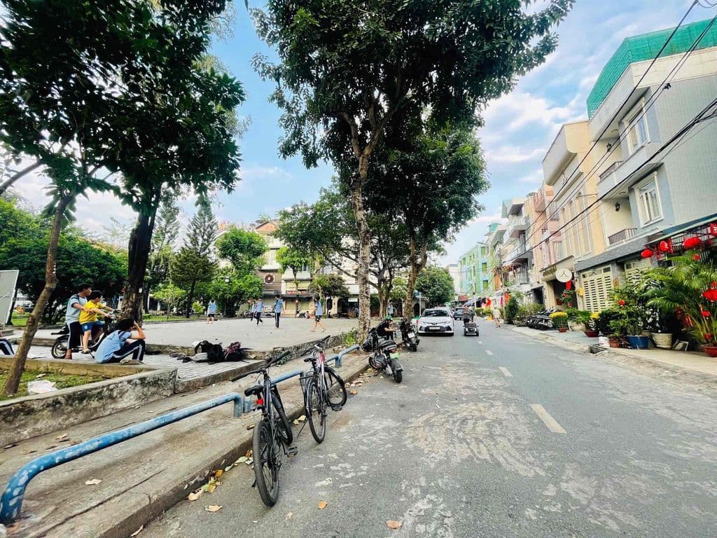 GIẢM SAU 600triệu ! NHÀ MẶT TIỀN 4 TẦNG NGAY HOÀNG DIỆU 2 - Ảnh 2