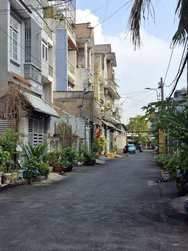 BÁN NHÀ CẤP 4 – HAI MẶT TIỀN QUẬN 12 🏡