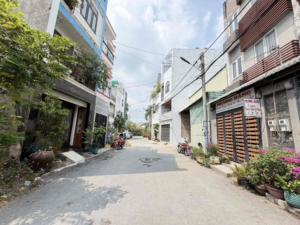 Bán đất 1 sẹc hẻm 154 vườn lài gần cầu sắt