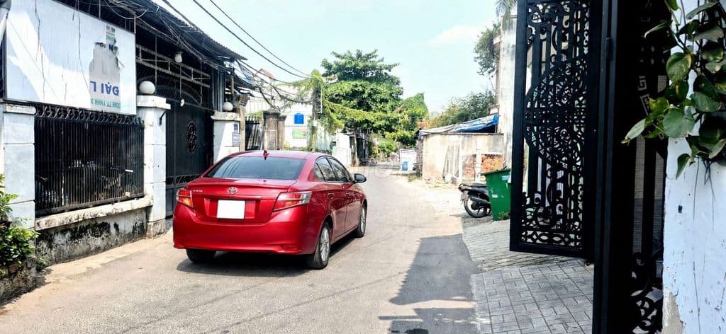 BÁN NHÀ 3 TẦNG 100M2, HXH LÊ VĂN VIỆT - ĐH GTVT Q9. CHỈ 6,X