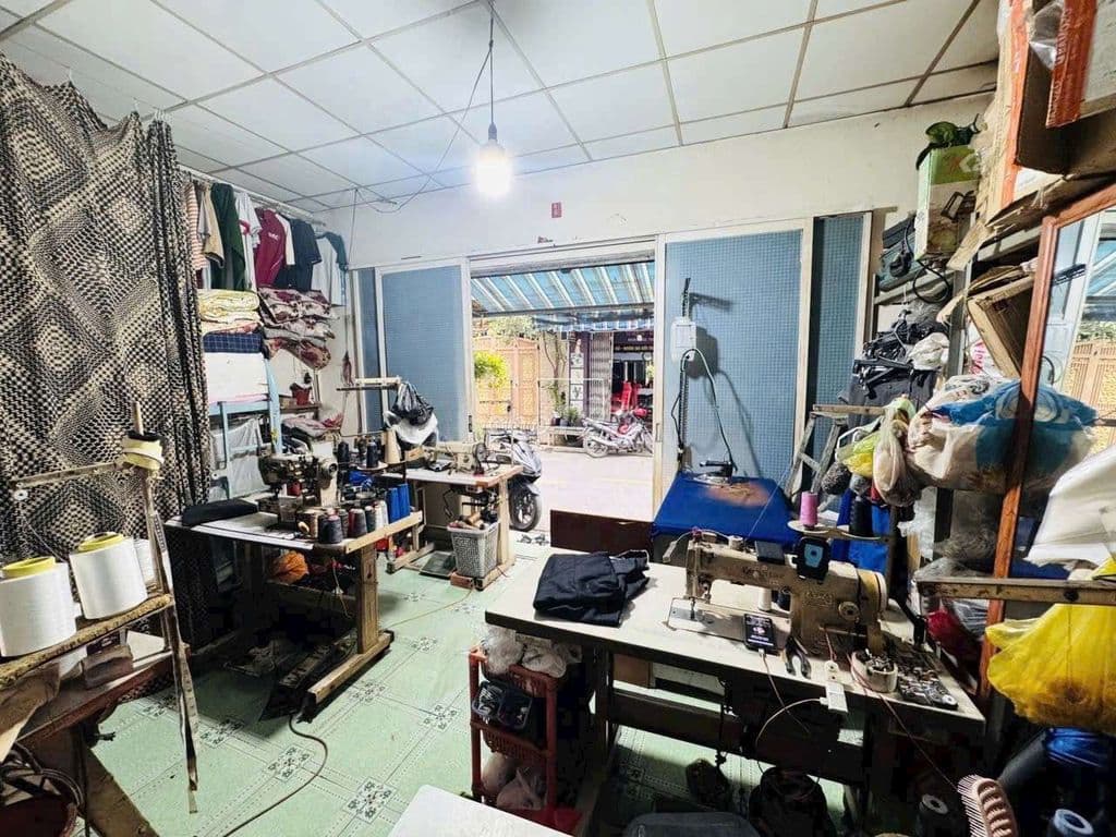 Mặt tiền KD,đg cho thuê thu nhập 12 triệu. Cách QL.13 chợ đầu mối 500m