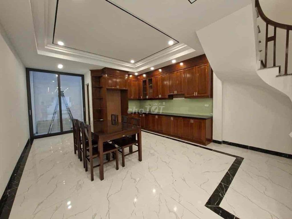 Siêu hiếm Phố Quan Nhân, ôtô đỗ cửa, tiện ích vô vàn, 39m2*5 tầng