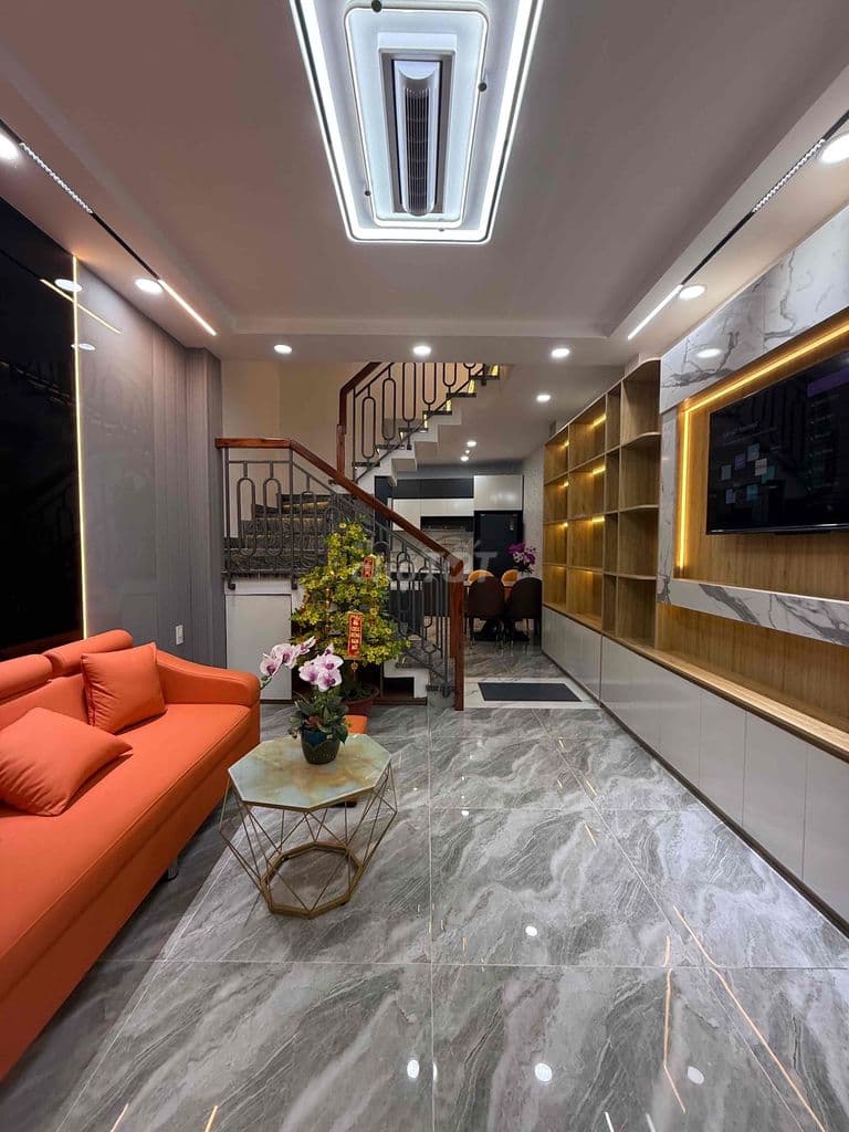 BÁN NHÀ NHỈNH 4 TỶ- HẺM XE HƠI GẦN EMART GÒ VẤP