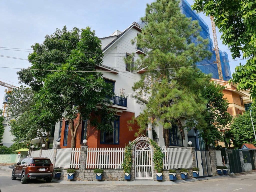 Bán nhà biệt thự D6B06, ngõ 675 Lạc Long Quân, phường Tây Hồ, Hà Nội