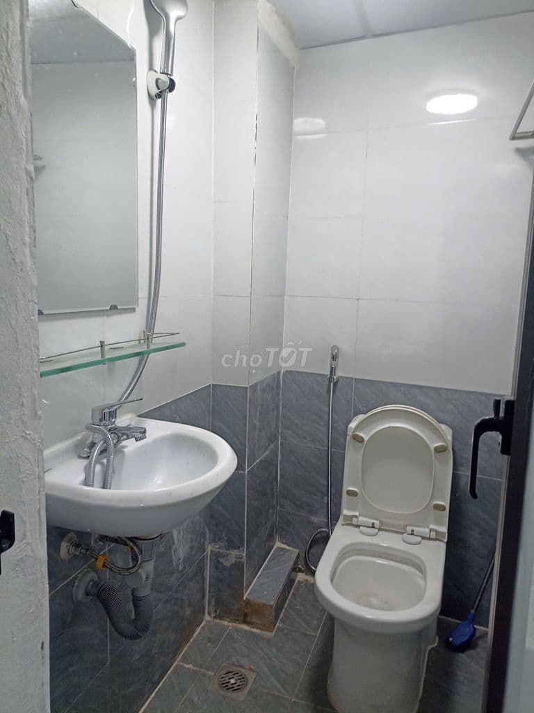 Bán nhà riêng tại Khâm Thiên, 5,4 tỷ, 30m2, 4 tầng, 3PN, giá tốt Hot!