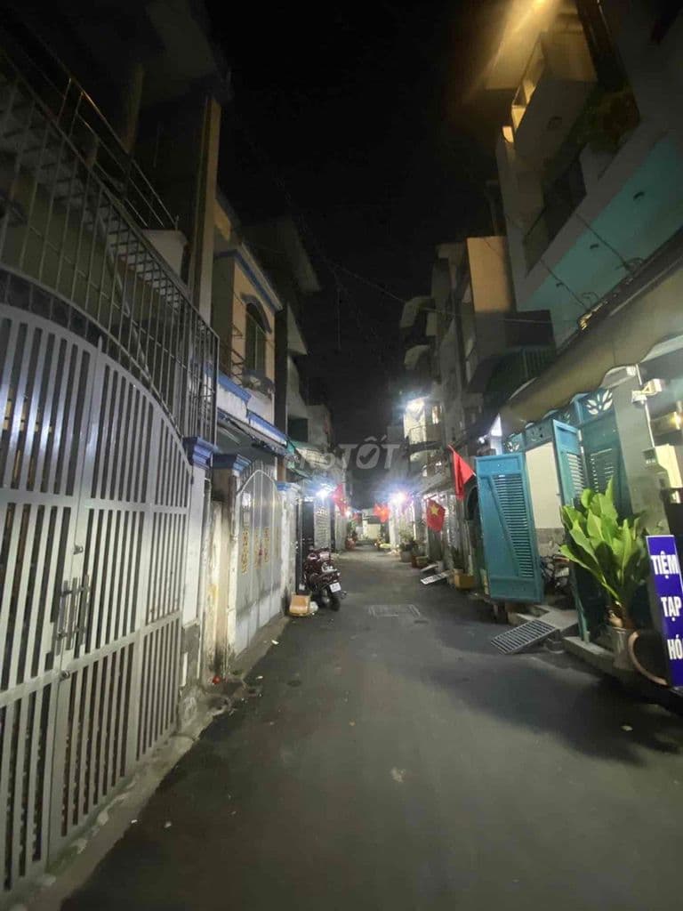 Hơn 3 tỷ 4 có nhà 2 tầng Phan Huy Ích gần nhà thờ Hi Vọng , Emart