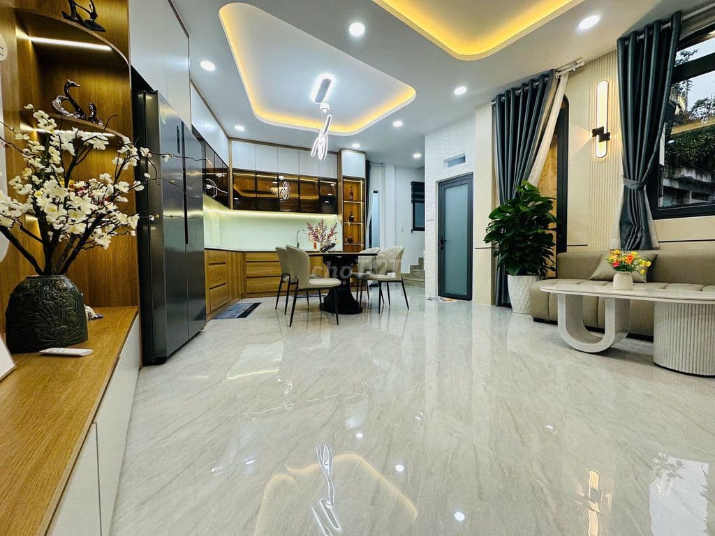 NHỈNH 8 TỶ🏡VILLA NHÀ Ở THÔNG MINH, NGAY QUẬN 1💎NGANG 9X9M💎GỒM 3 TẦNG