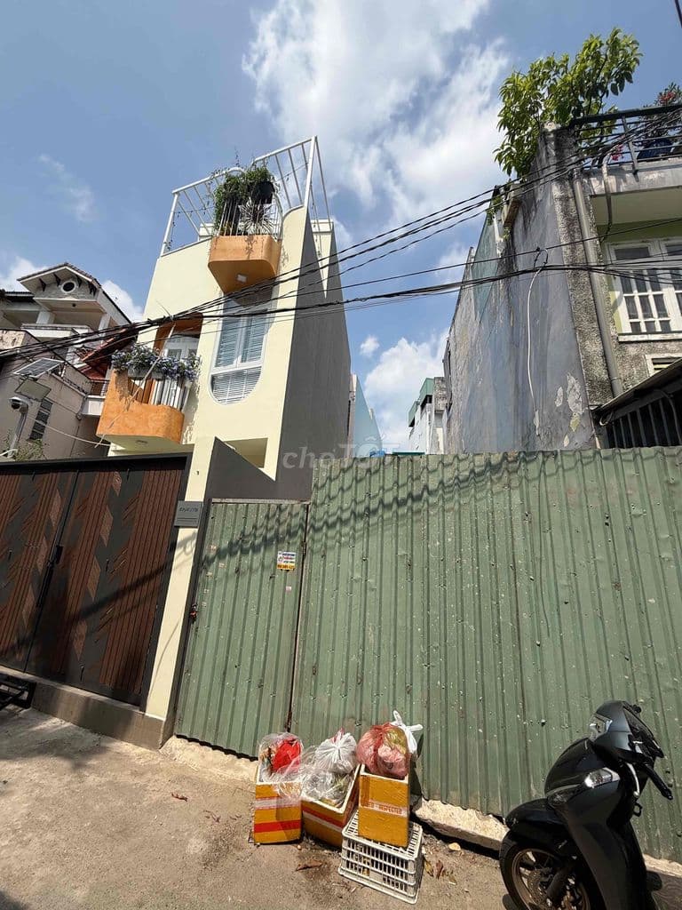 Bán Đất Hẻm Xe Hơi - (DT:4.18x14m nở hậu 4.8m )- Ngay Dương Quảng Hàm